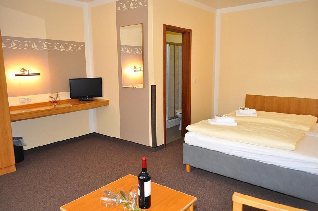 Gaestehaus Lietzow & Stoertebeker Camp ภายนอก รูปภาพ