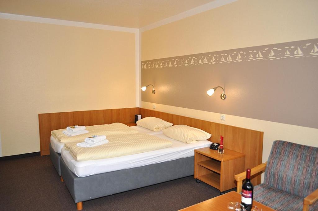 Gaestehaus Lietzow & Stoertebeker Camp ภายนอก รูปภาพ