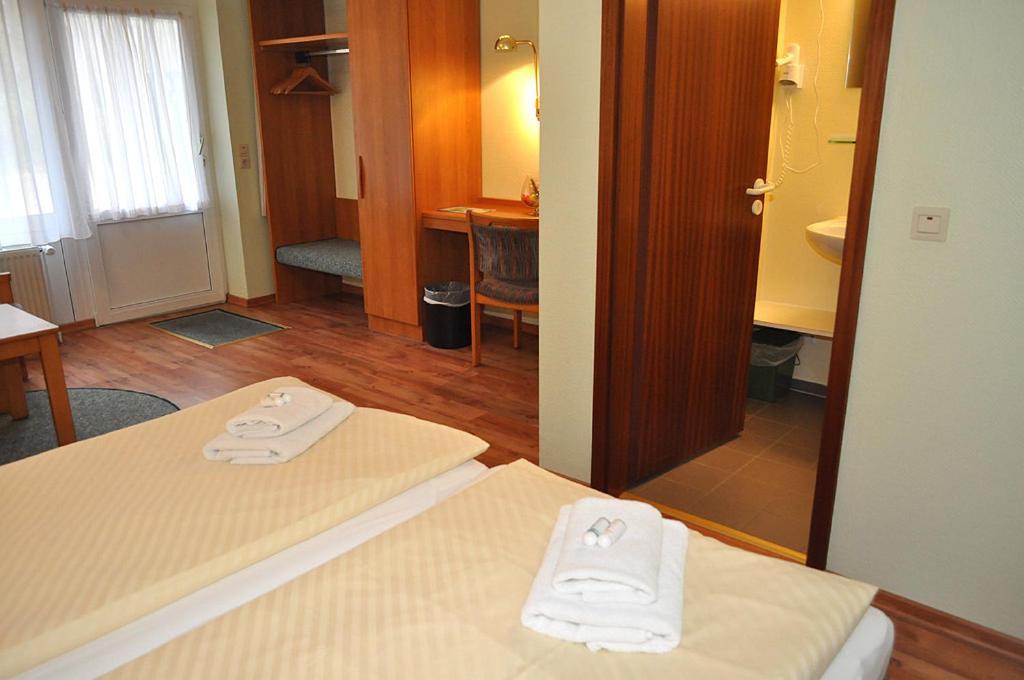 Gaestehaus Lietzow & Stoertebeker Camp ภายนอก รูปภาพ
