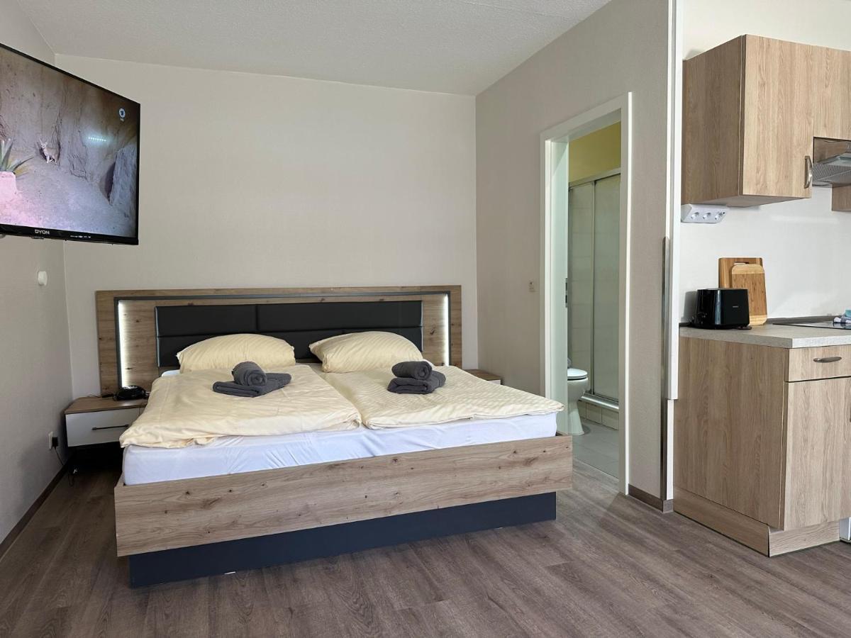 Gaestehaus Lietzow & Stoertebeker Camp ภายนอก รูปภาพ